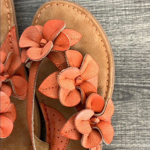 b.o.c. Gorgeous Vacation Floral Sandles 🌺🏝️ - Picture 2 of 7